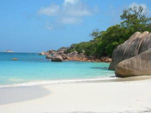 Praslin Seychelles spiaggia di Anse Lazio 300x225 PRASLIN, SPIAGGE DA SOGNO E NATURA INCONTAMINATA