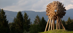 Arte Sella guarda Roberto Conte 300x136 ARTE SELLA, MUSEO A CIELO APERTO NEI BOSCHI DEL TRENTINO