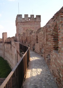 Cittadella camminamento ronda 2 216x300 Cittadella, Padova. La città fortezza, bella e inespugnabile