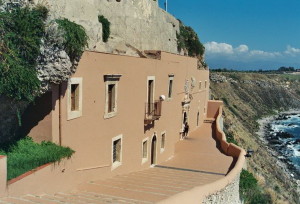 Santuario rupestre Sant Antonio da Padova Milazzo 300x204 Capo di Milazzo, una striscia di terra lunga sette chilometri